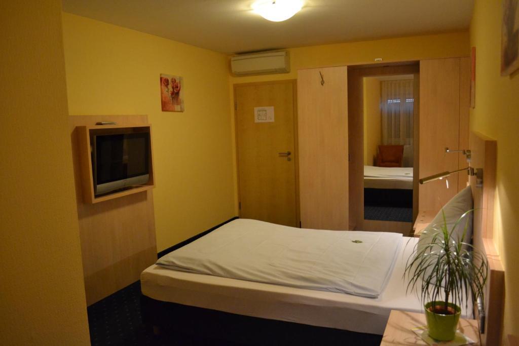 Landgasthof Hock Grossostheim Room photo